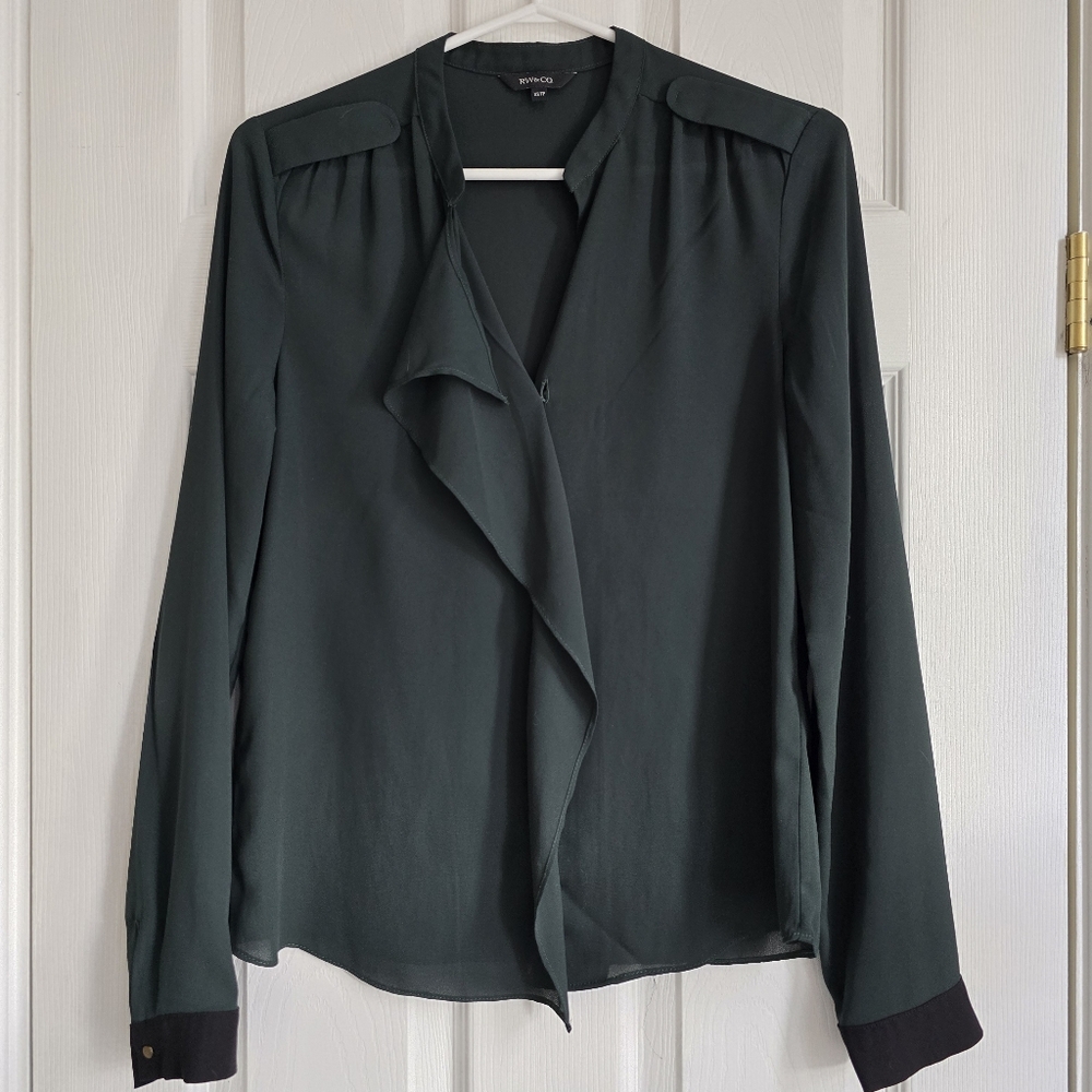 🌷RW&Co. Collarless Green Blouse
